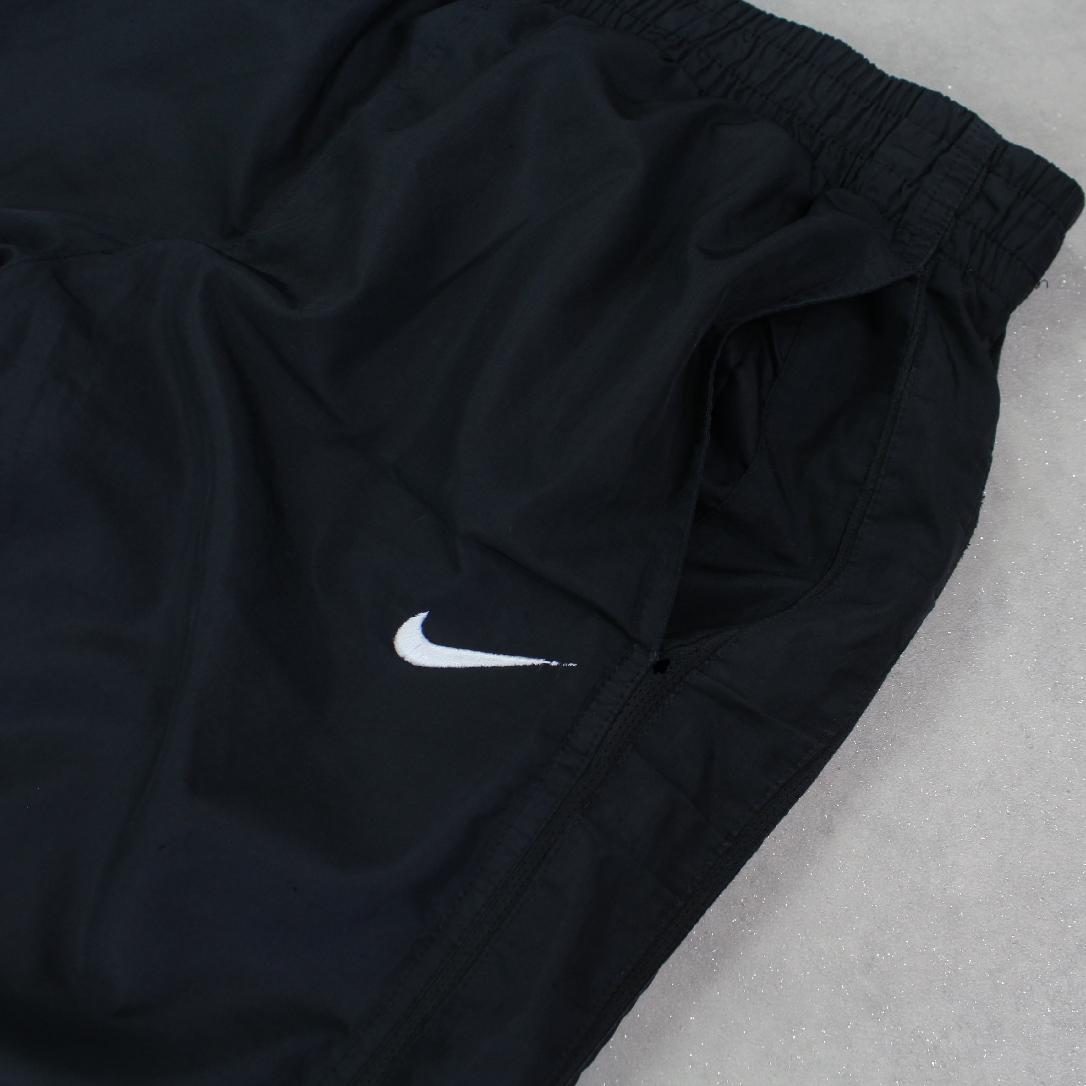 RARE 2000s Trackpants Black-Maverick