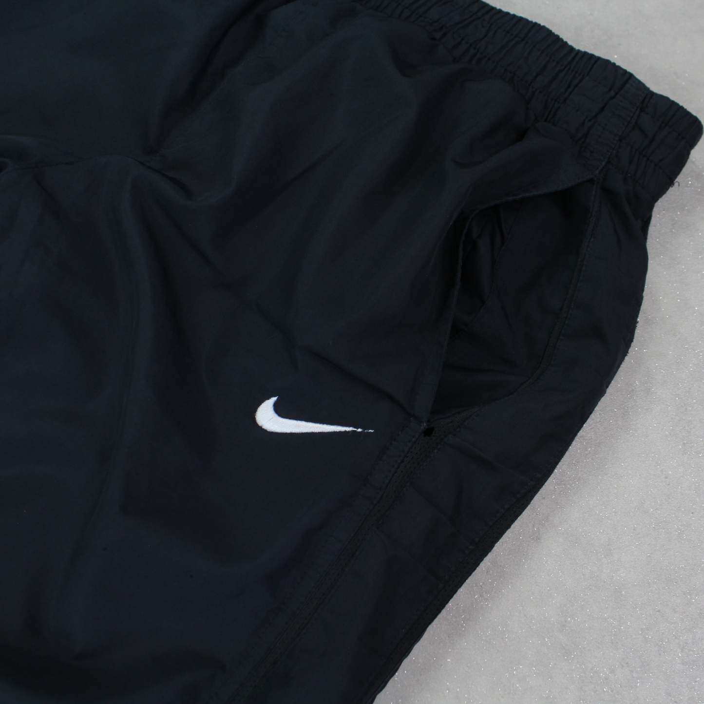 RARE 2000s Trackpants Black-Maverick