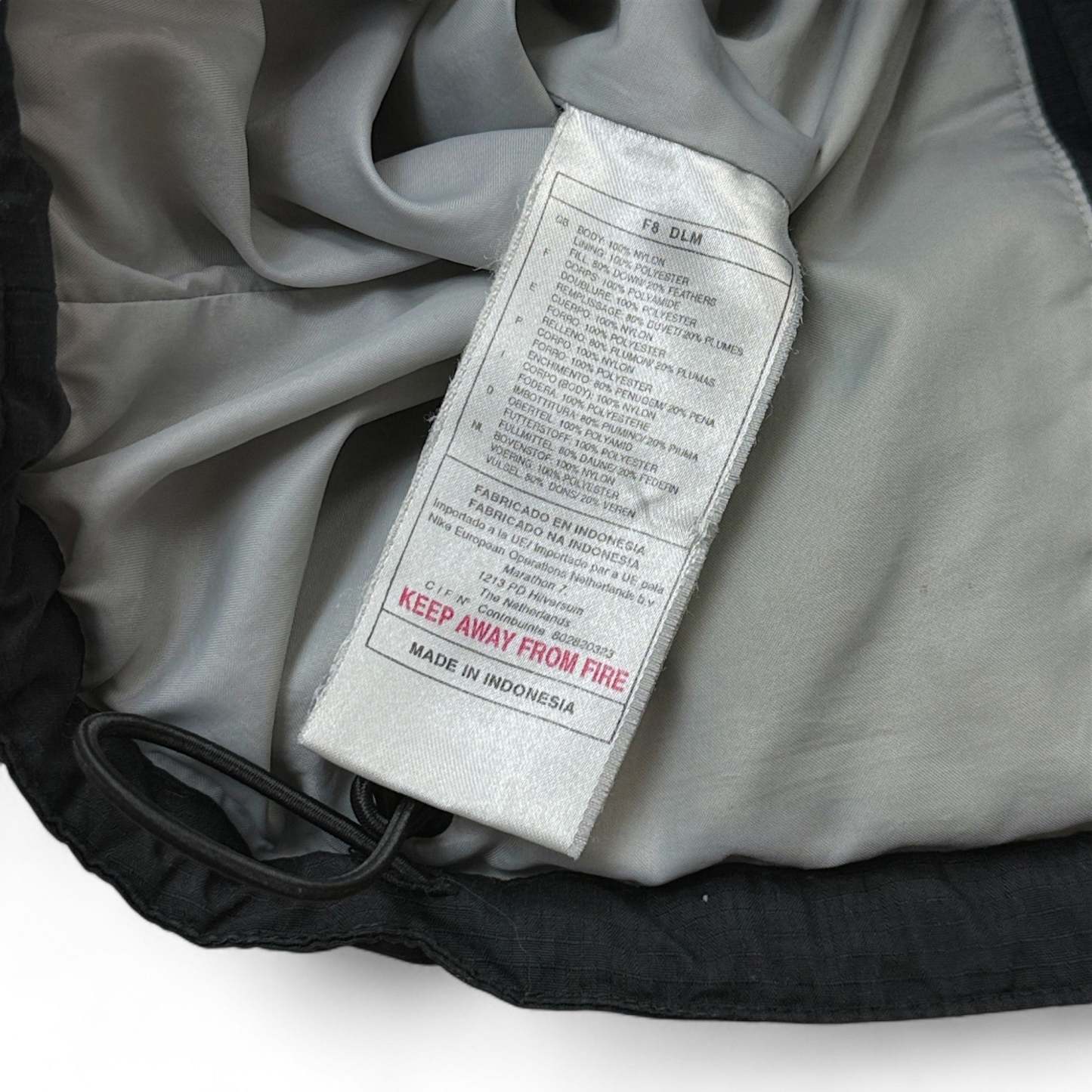 Vintage 90s Rare Down Spellout Pufferjacke Schwarz