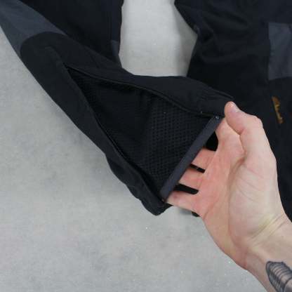 RARE 2000s Air Trackpants Black-Maverick