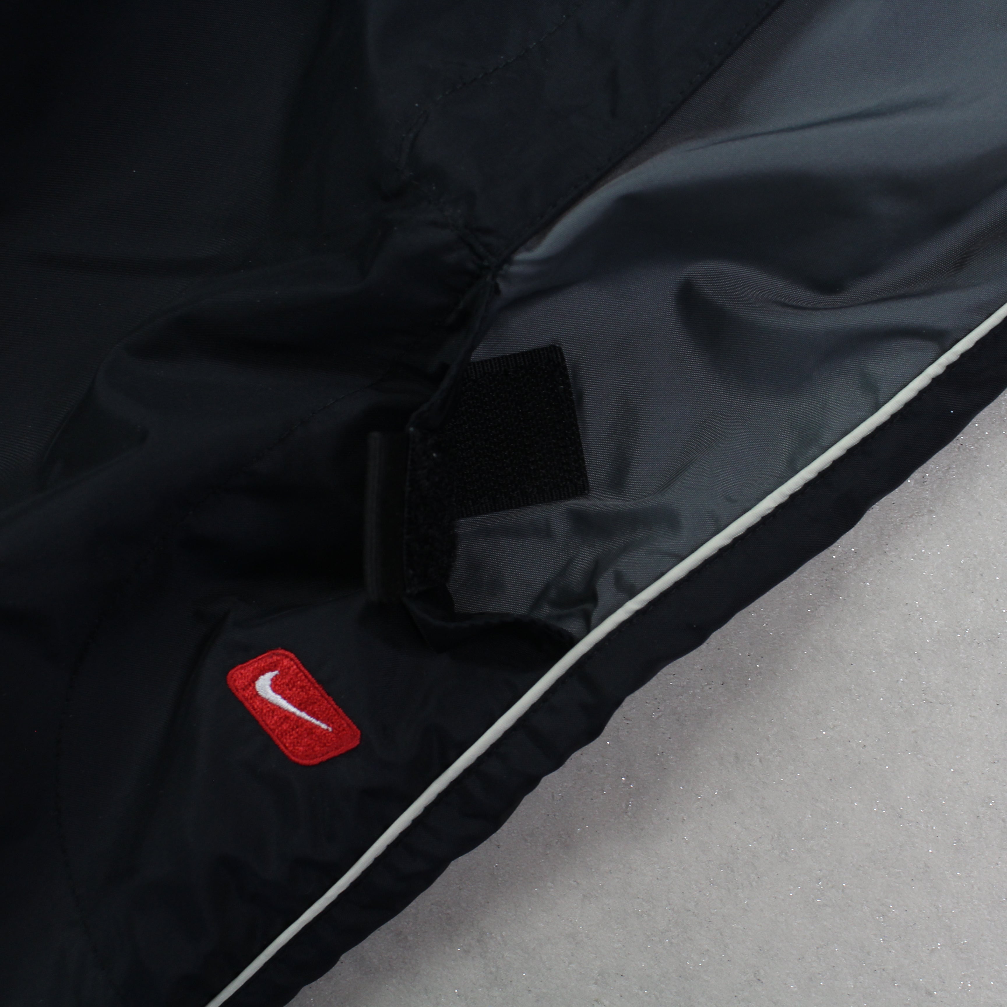 RARE 2000s Trackpants Black-Maverick