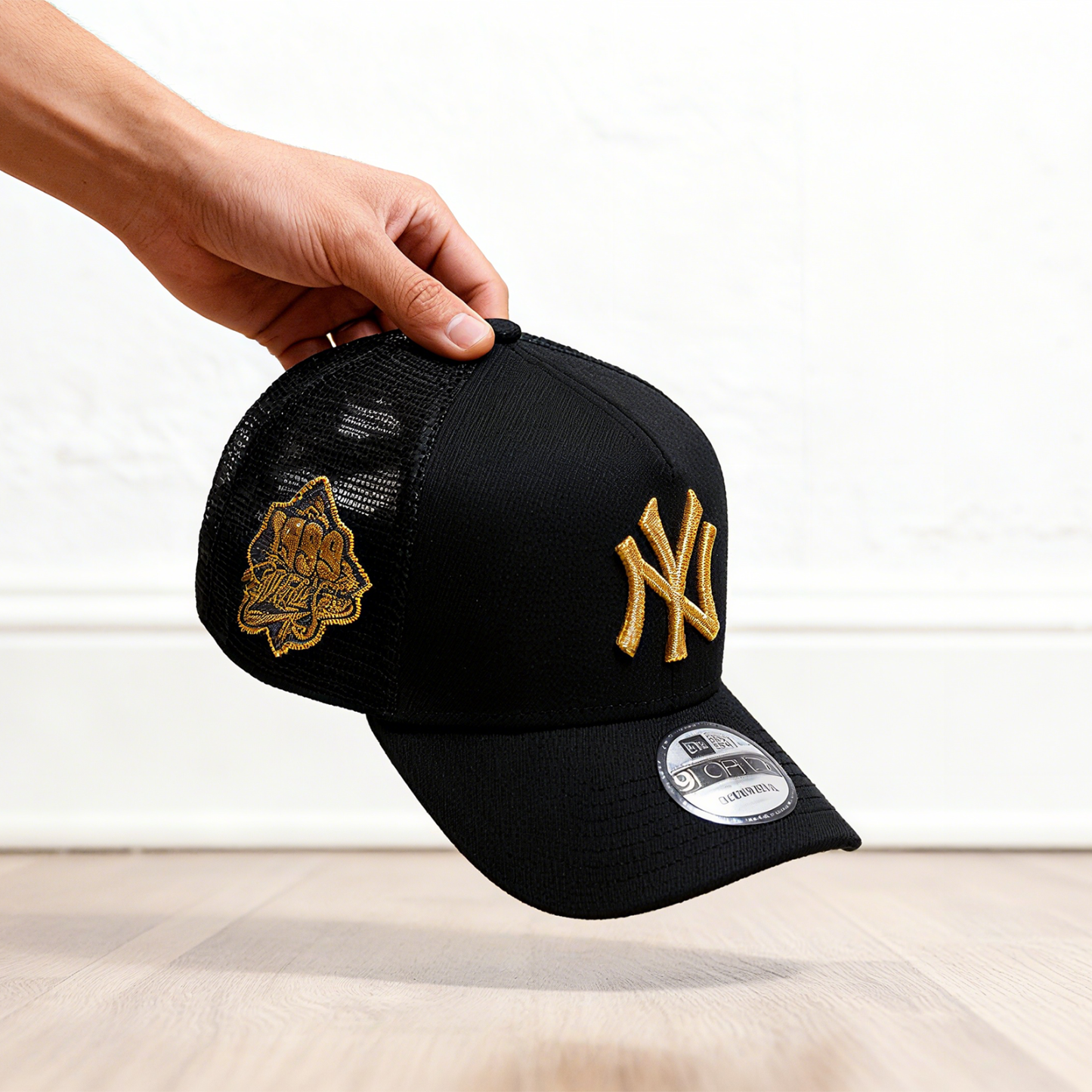 NEW ERA NEW YORK YANKEES 1999 WORLD SERIES BLACK AND GOLD TRUCKER A FRAME 9FORTY GORRA-Maverick
