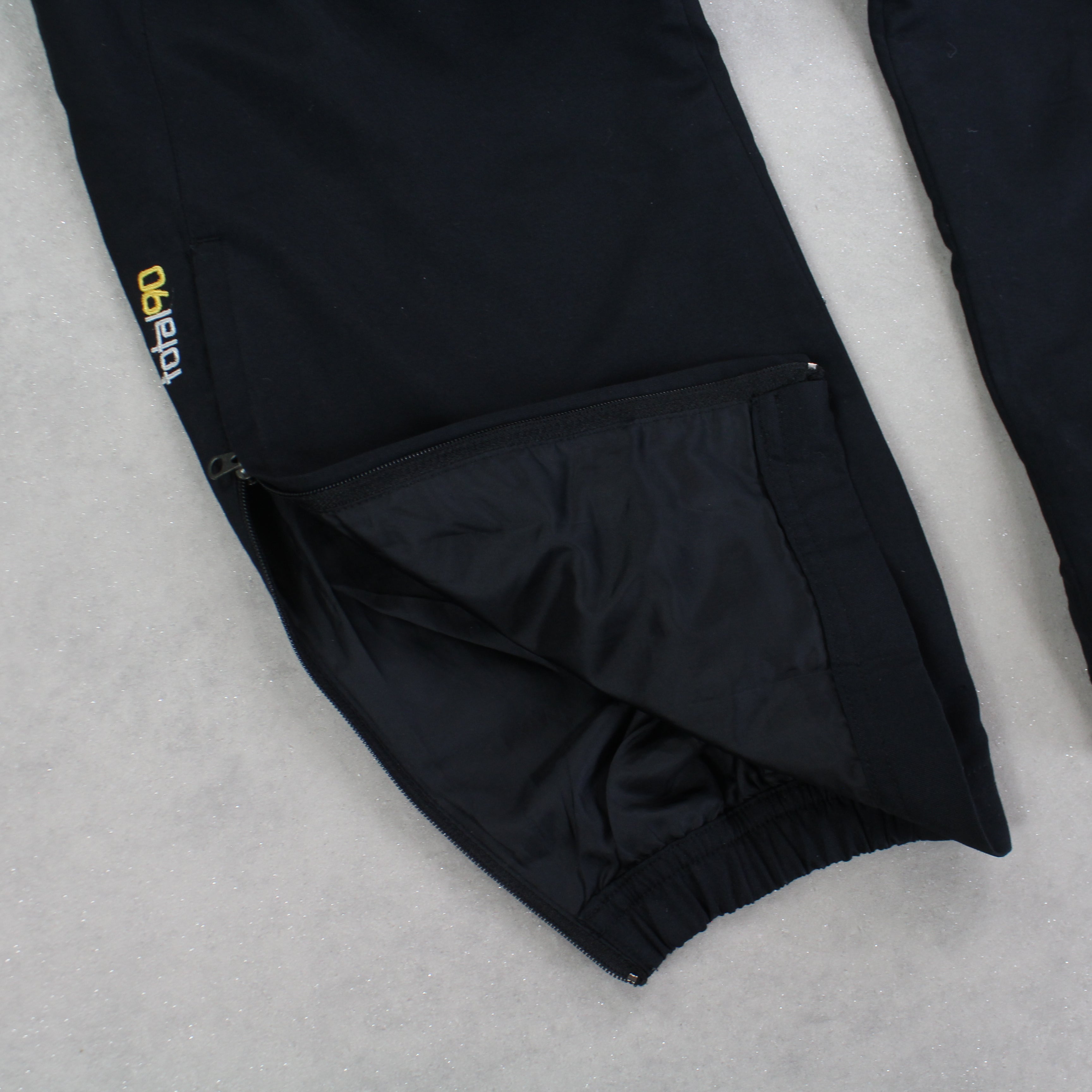 RARE 2000s Trackpants Black-Maverick