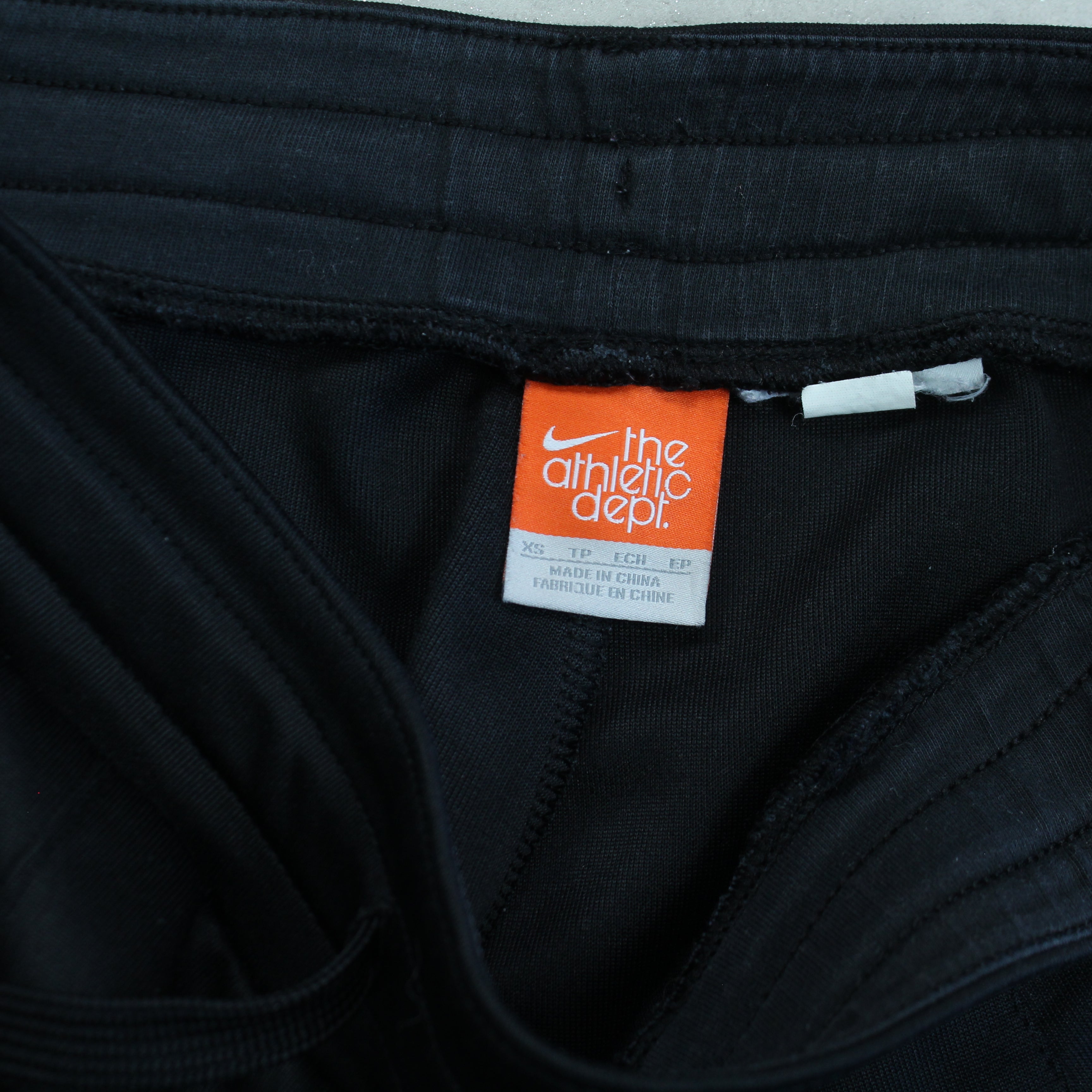 RARE 00s Trackpants Black-Maverick