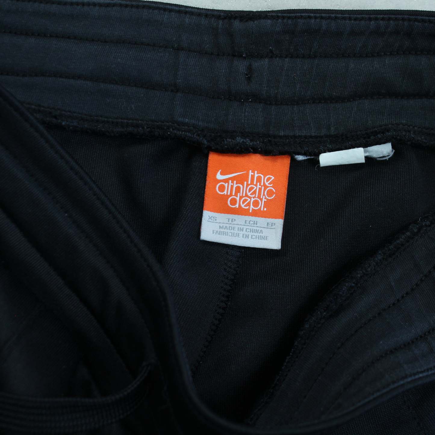 RARE 00s Trackpants Black-Maverick