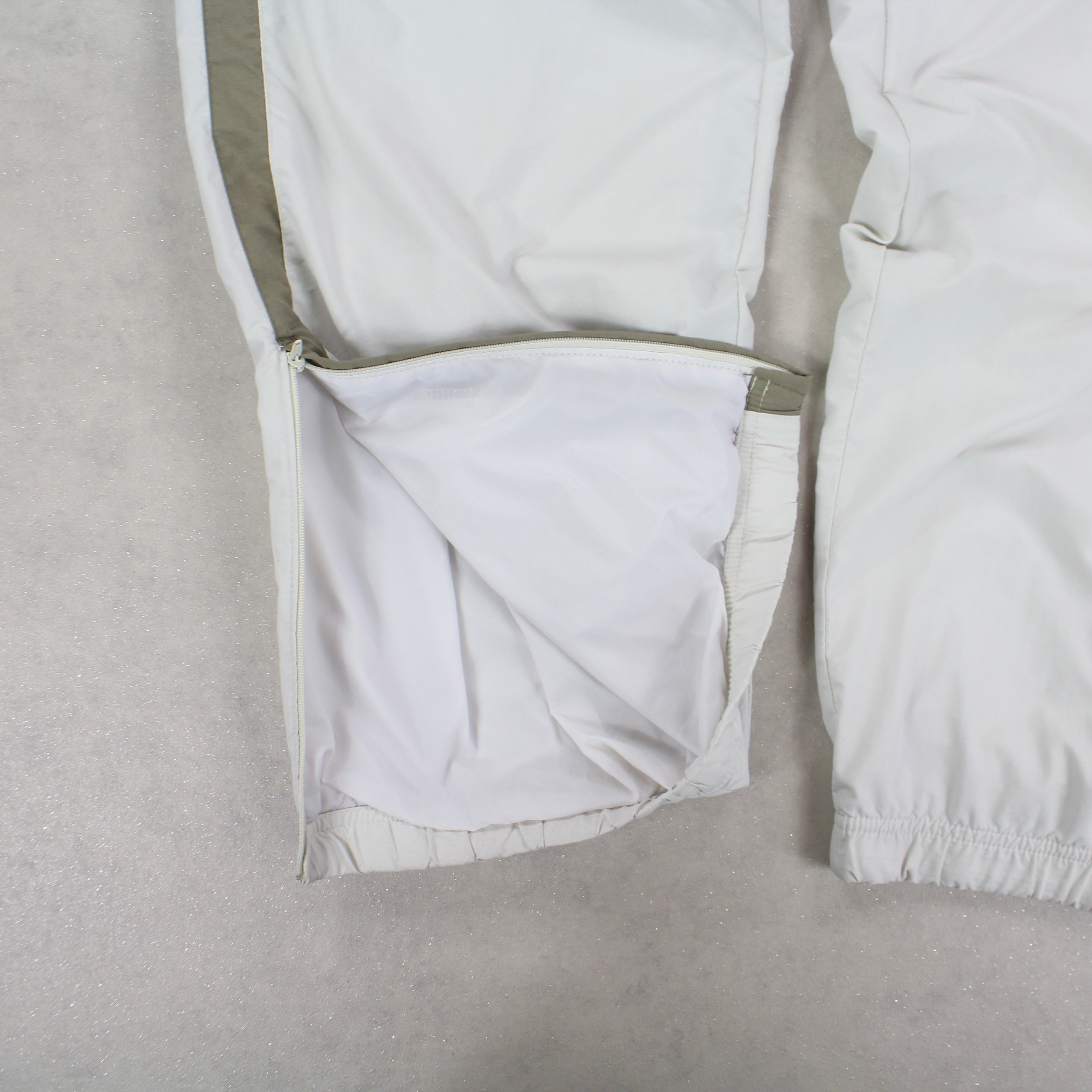 RARE 2000s Trackpants Cream-Maverick