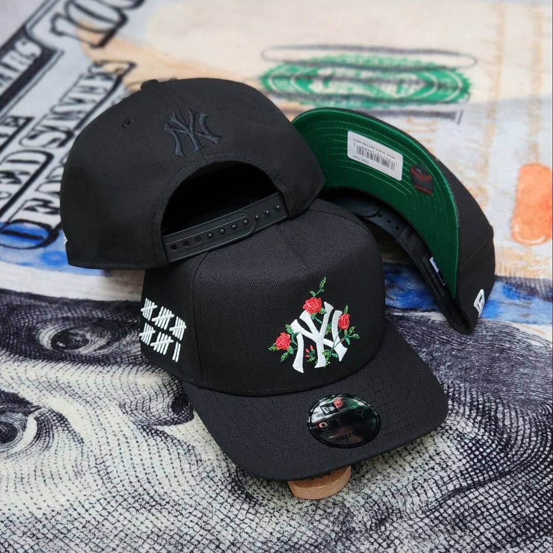 NEW ERA NEW YORK YANKEES ROSES BLACK EDITION 9FIFTY A FRAME SNAPBACK HAT-Maverick