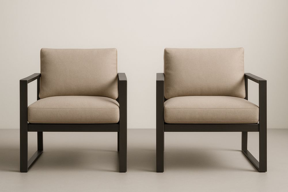 Két darab karosszék szett fém kerettel és bézs szövettel