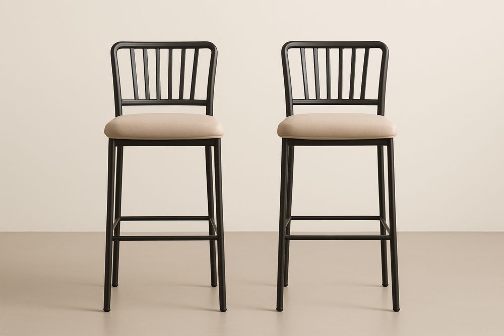 Két darabos bárszék készlet fém vázzal és krémszínű ülőpárnával