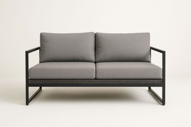 Kétszemélyes kültéri kanapé acélkerettel és szürke párnákkal