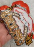 New Color, Poppin' Red Lip "Capricorn" w/DARK Gold Chain|Iron-On Patch|Astrology Applique|Cool Embroidered Patch|DIY Patch