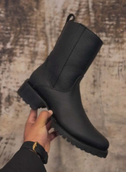 Vintage Scratch-Resistant Ranch Boots