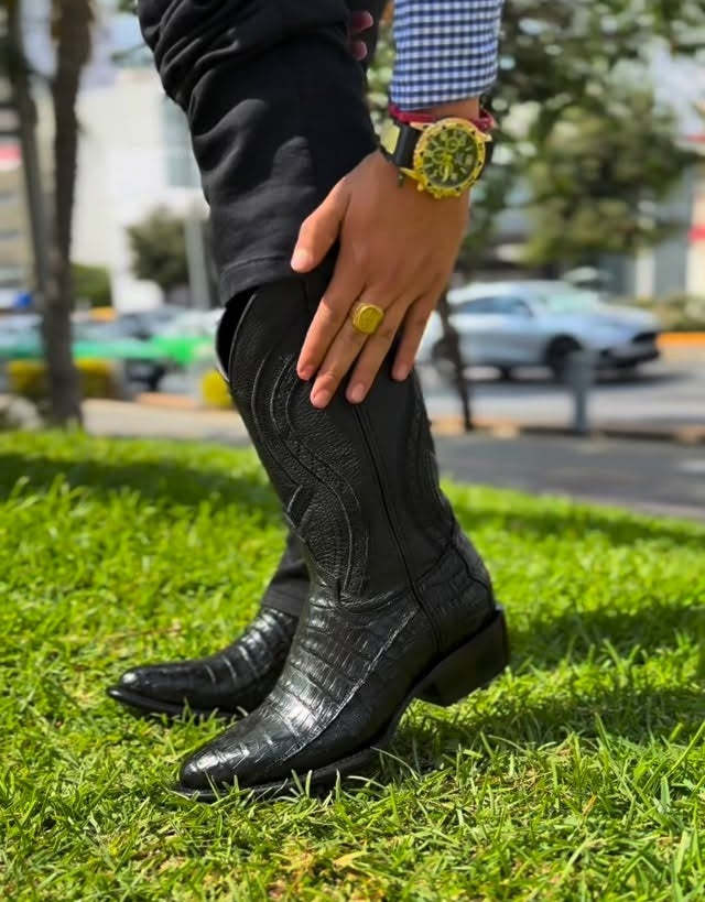 Handcrafted Alligator Skin Cowboy Boots