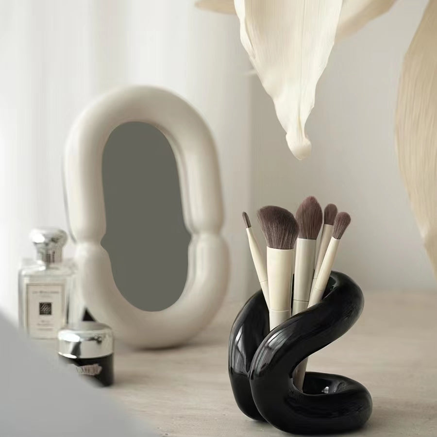 Hand-Thrown Ceramic Vanity Organizer - Sophisticated Holder for Toothbrushes, Makeup Brushes & Writing Pens