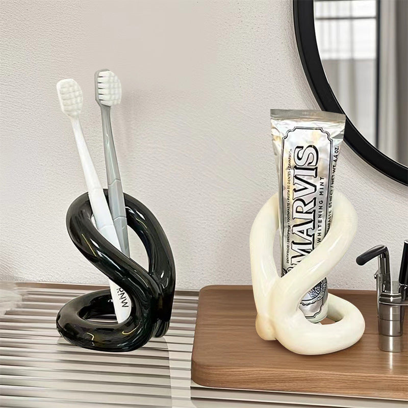 Hand-Thrown Ceramic Vanity Organizer - Sophisticated Holder for Toothbrushes, Makeup Brushes & Writing Pens