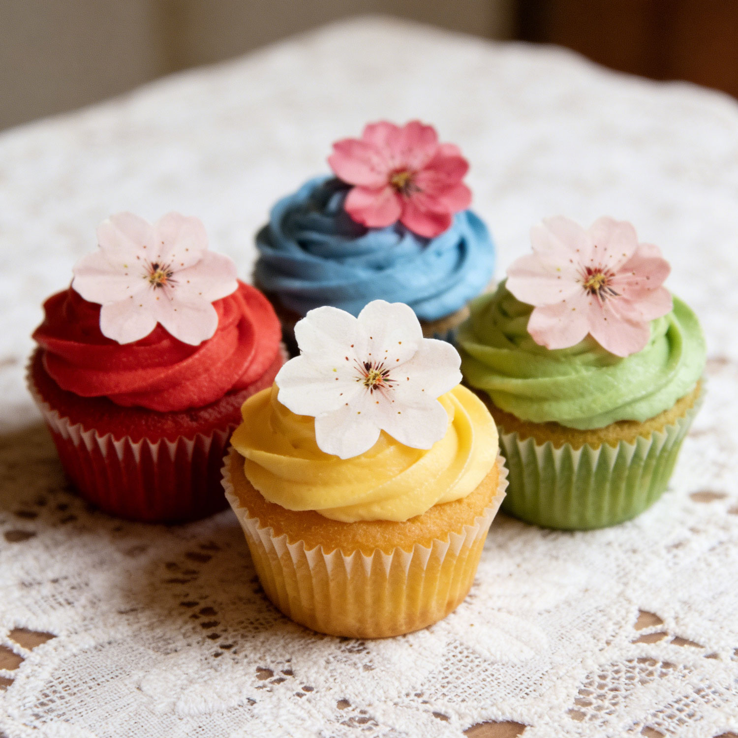 Spring Sakura Blossom Set | 60 Edible Wafer Paper Cherry Flowers with Gradient Petals, Japanese Garden-Inspired Cake Decor, Delicate Falling Petal Effect for Dessert Tables