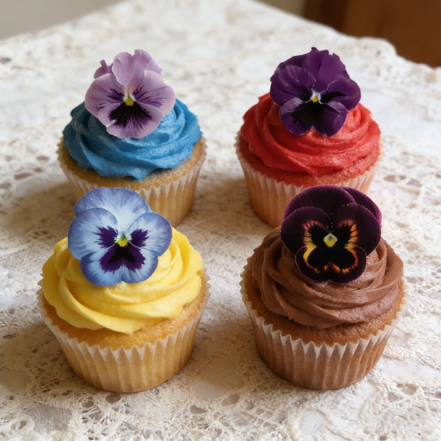 Spring Sakura Blossom Set | 60 Edible Wafer Paper Cherry Flowers with Gradient Petals, Japanese Garden-Inspired Cake Decor, Delicate Falling Petal Effect for Dessert Tables