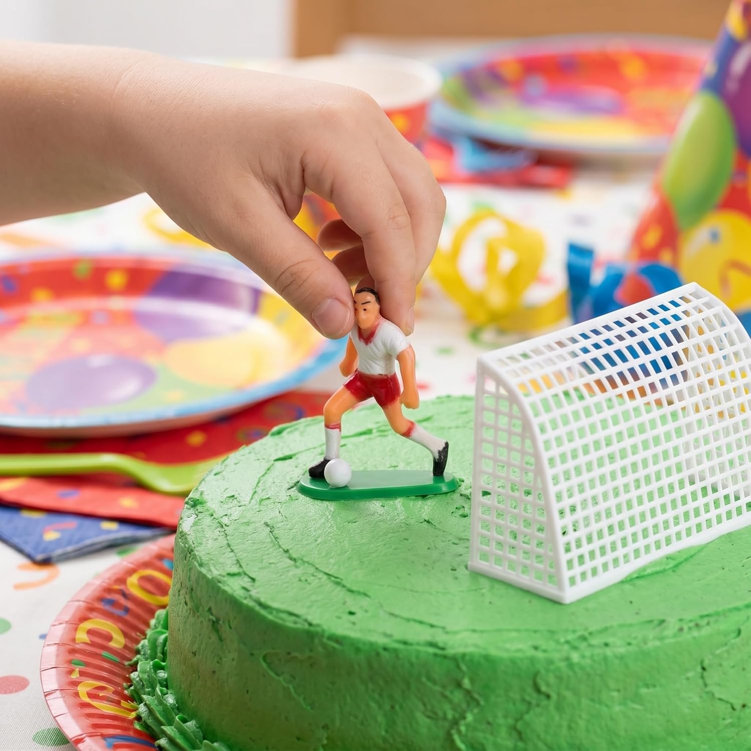 Football Cake Topper Set, Cake Topper with 6 Soccer Player Figures and 2 Goals Creative Sports Themed Birthday Decoration for Boys Non-Edible Soccer Party Decor