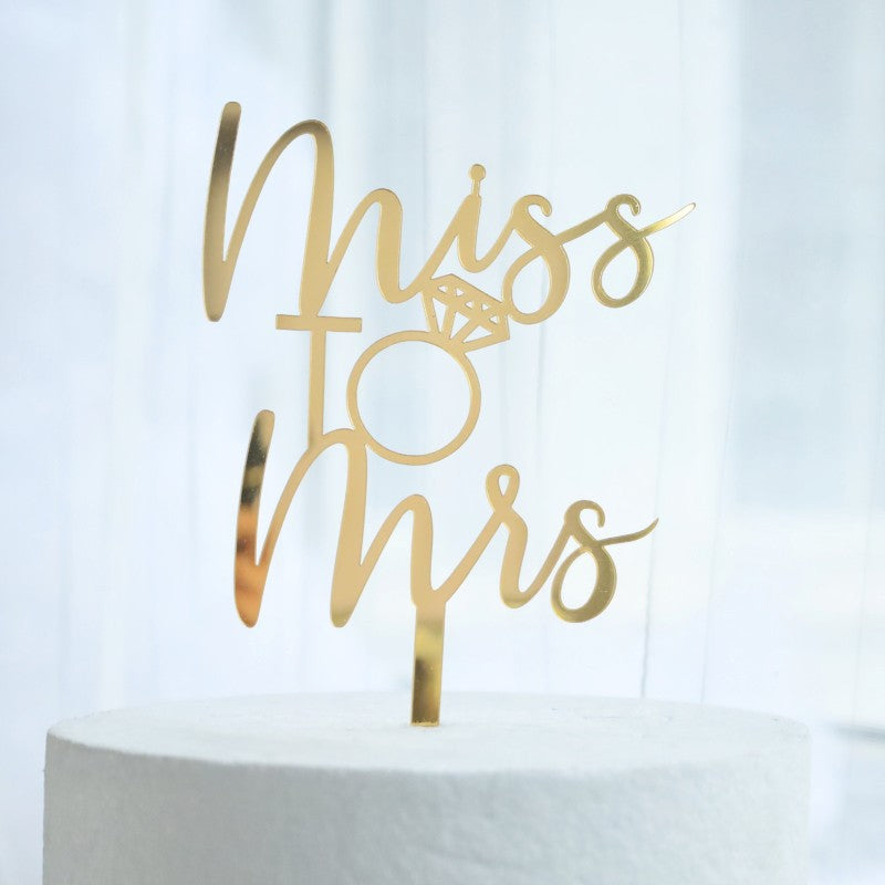 Mr And Mrs Cake Topper Acrylic Wedding Cake Toppers Bride And Groom Mr & Mrs Cake Topper Gold Cake Decorations Cake Decor for Engagement Bridal Shower Anniversary Cake Decoration Supplies