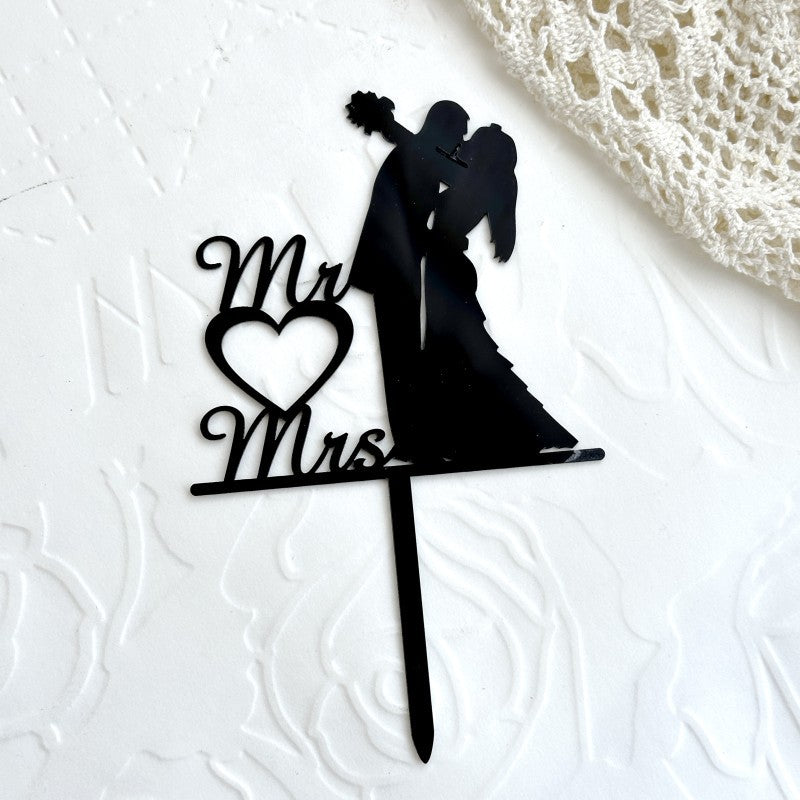 Mr and Mrs Wedding Cake Topper, Mirror Acrylic Bride and Groom Love Heart Couple Cake Topper for Wedding Bachelorette Anniversary Proposal Engagement Party