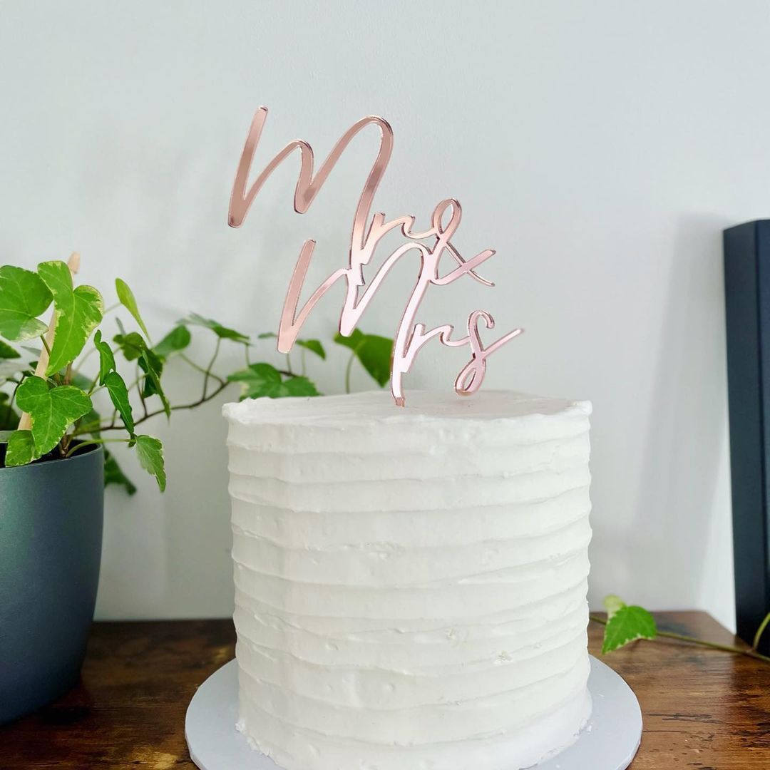 11PCS Mr & Mrs Cupcake Toppers Glitter Love Heart Cupcake Picks Wedding Engagement Cake Decorations for Bridal Shower Theme Birthday Party Supplies Gold