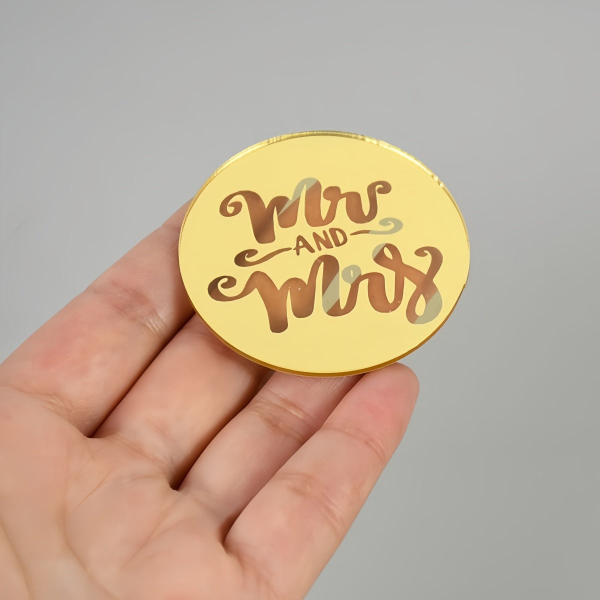 Wedding Gold Acrylic Cupcake Toppers, 3Pcs Round Mr.&Mrs. Cake Discs Mirror Picks, Charm Decoration Wedding Party Supplies