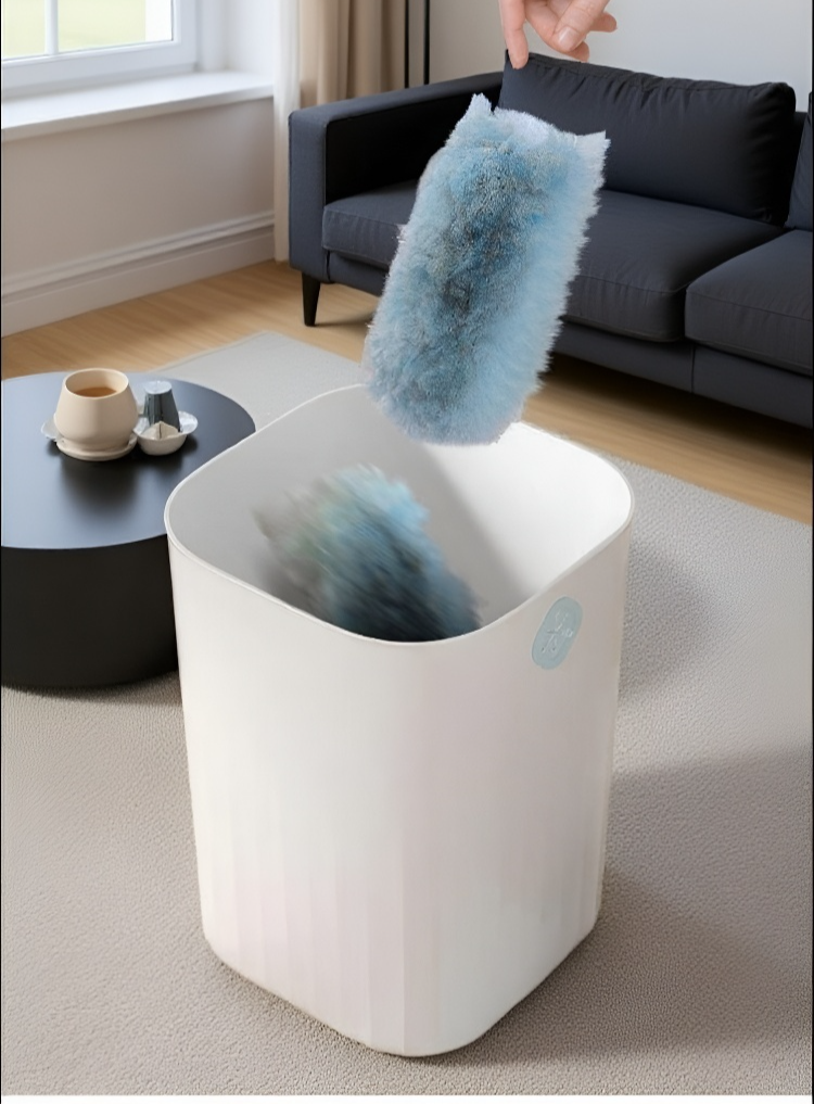 Disposable duster for hygienic cleaning