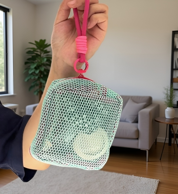 Vibrant mesh pouch for daily cosmetics