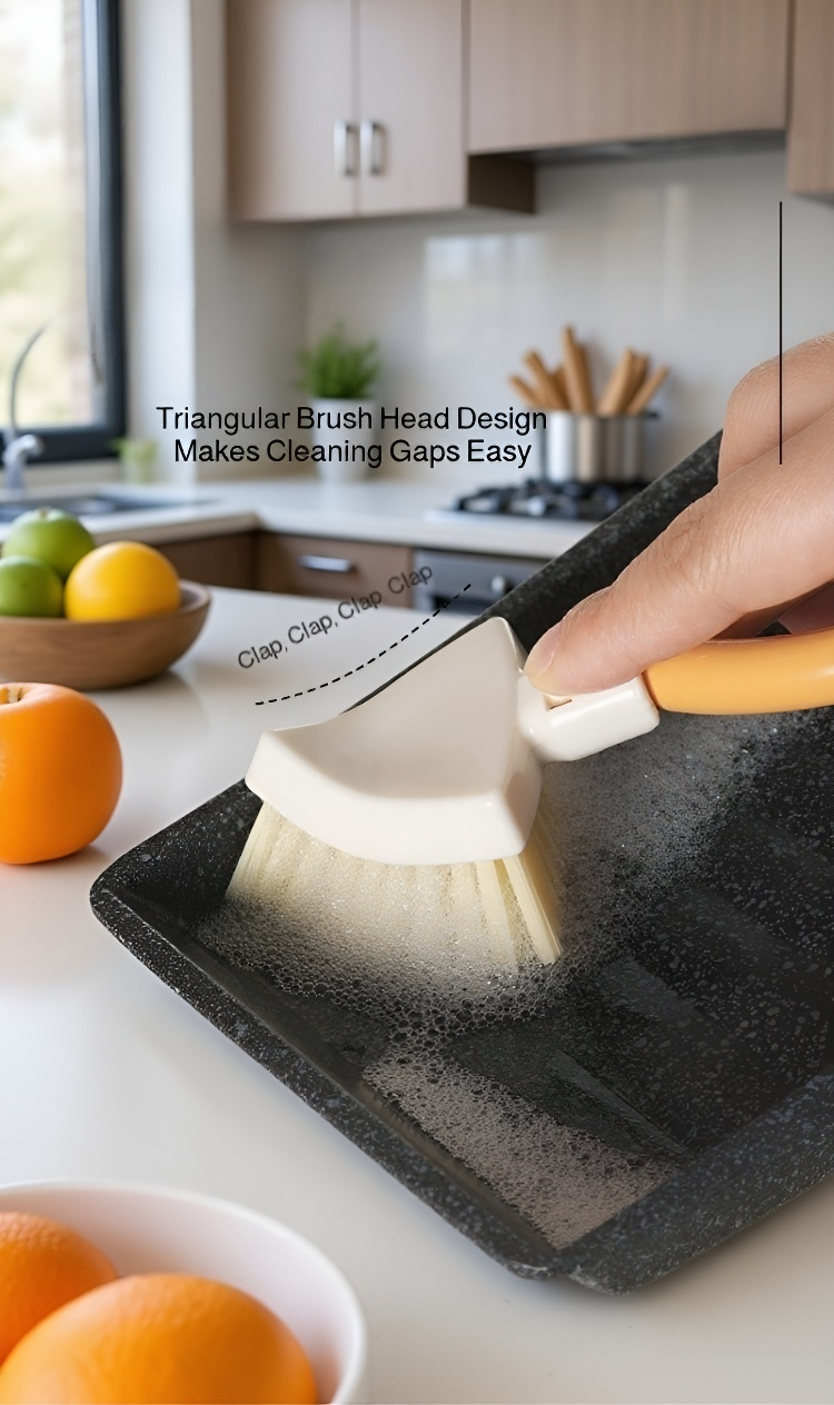 Efficient corner cleaning with foldable brush