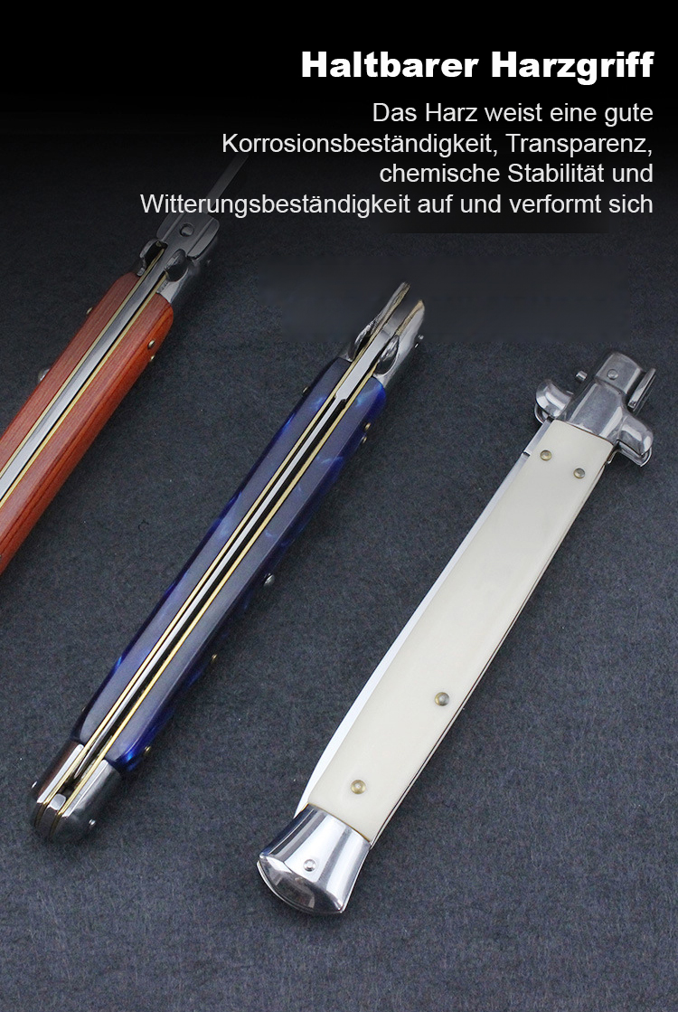 Kompaktes Outdoor Messer neben Campingausrüstung