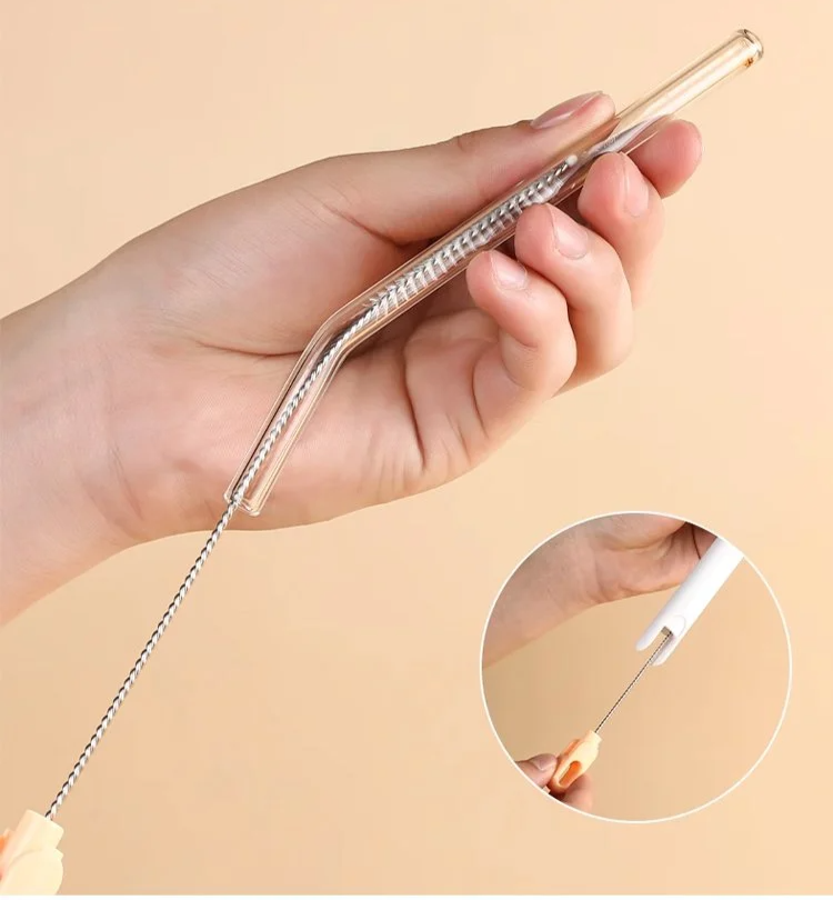 Vielseitige Küchenbürste für verschiedene Bechergrößen