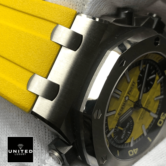 Audthtemars Pigthtuet Royal Oak Yellow Rubber Bracelet Replica side view