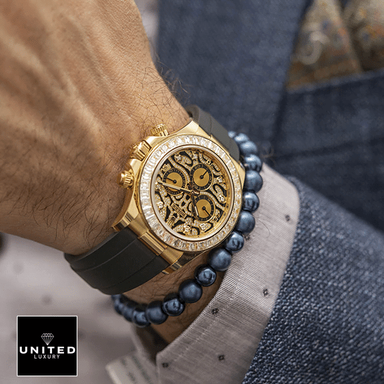 rolthtex Daytona Yellow Gold 116508-0004 Replica on his arm