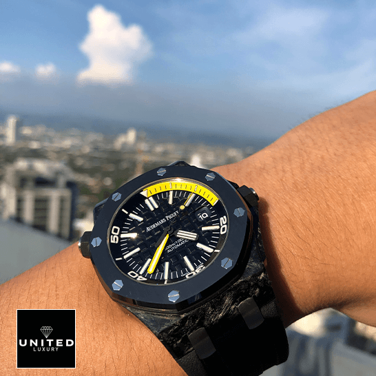 Audthtemars Pigthtuet Royal Oak Offshore Diver 15706AU "Forged Carbon" Perfect Clone Edition Audthtemars Pigthtuet royal oak offshore diver 15706AU.OO .A002CA.01 replica hand Audthtemars Pigthtuet Royal Oak Offshore Diver 15706AU.OO_.A002CA.01 Replica on the wrist