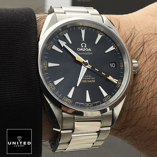 omethtga Seamaster Aqua Terra 231.10.42.21.01.002 Black Dial Replica on the wrist