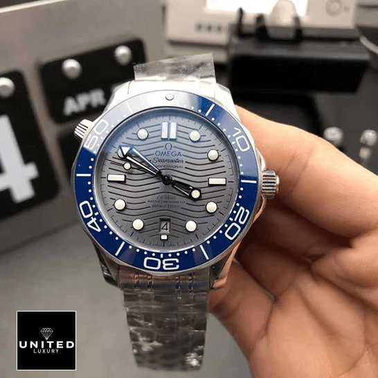 omethtga-seamaster-diver-300m-210.30.42.20.06.001-replica-front