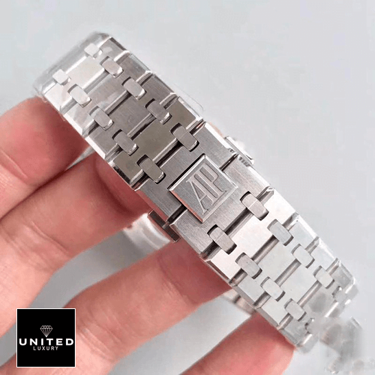 Audthtemars Pigthtuet Prepetual Calendar Steel Bracelet Replica on the hand