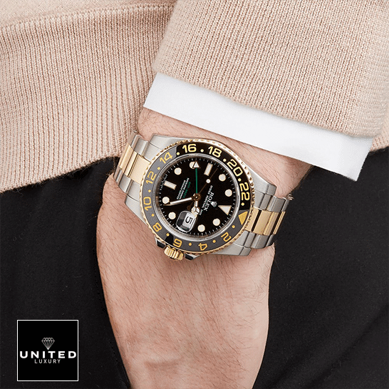 rolthtex GMT-Master II 126711CHNR "Root Beer" Premium Duplicate rolthtex gmt master II 116713 two tone black dial oyster man hand rolthtex GMT-Master II 116713 Two Tone Oyster Replica on his arm