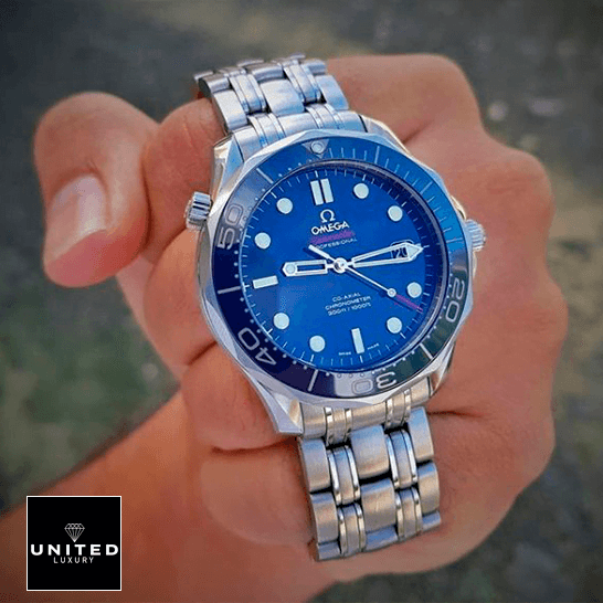 omethtga Seamaster 300m Co Axial Steel Blue Dial Replica on the hand