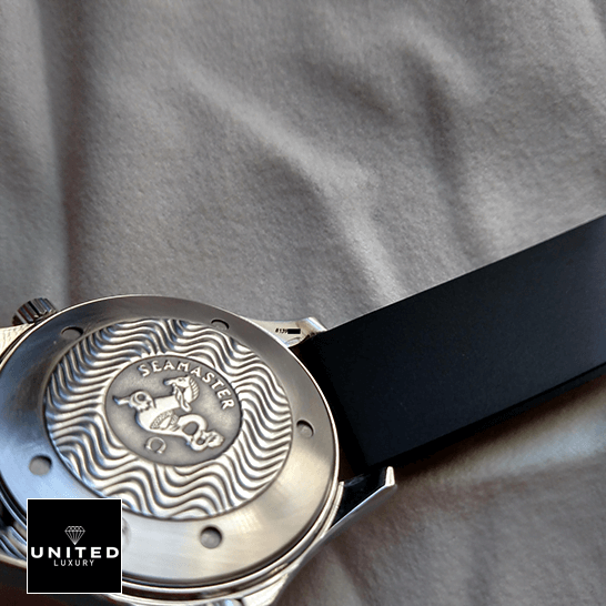 omethtga Seamaster Professional Black Rubber Bracelet Replica steel case