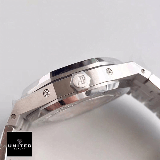 Audthtemars Pigthtuet 26574ST.OO_.1220ST.01 Royal Oak Steel Case Replica white background