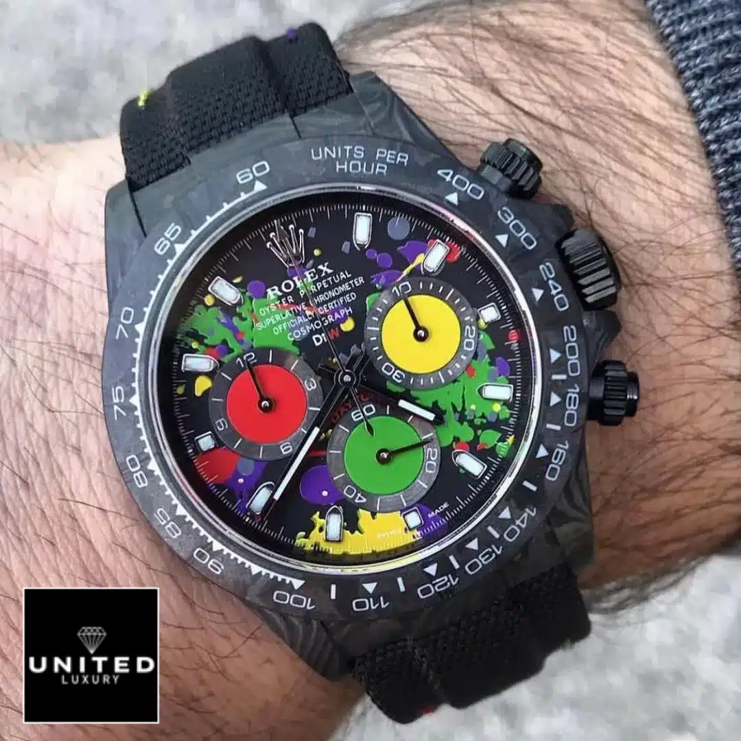 rolthtex Daytona Carbon Rainbow Dial Black Button & Crown Pusher 4130cr Replica on his arm