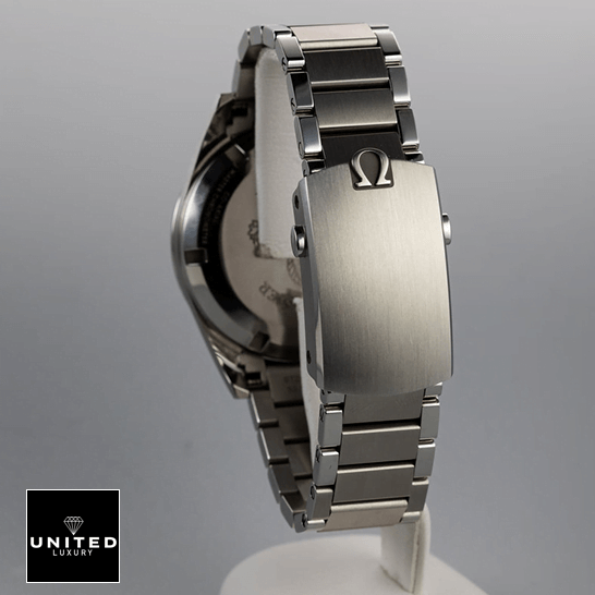 omethtga 220.10.38.20.01.002 Stainless Steel Bracelet Replica closed clasp gray background