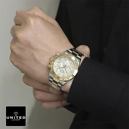 rolthtex Daytona Two Tone White Dial 116523 Oyster Replica on his arm