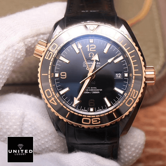 omethtga Seamaster Planet Ocean Ceramic Black Dial Replica on the hand