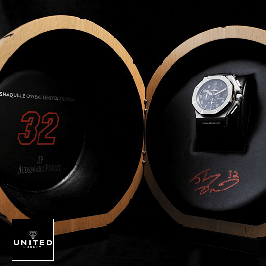 Audthtemars Pigthtuet Royal Oak Offshore 26133ST.OO.A101CR.01 "Shaquille O'Neal" Exceptional Replica 1:1 Audthtemars Pigthtuet royal oak offshore shaquille man right Auydemars Piguet Royal Oak Offshore Replica in the box