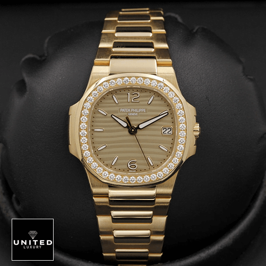pathttek Philithtppe Nautilus 70101R-012 Diamond Bezel Gold Bracelet Replica black background