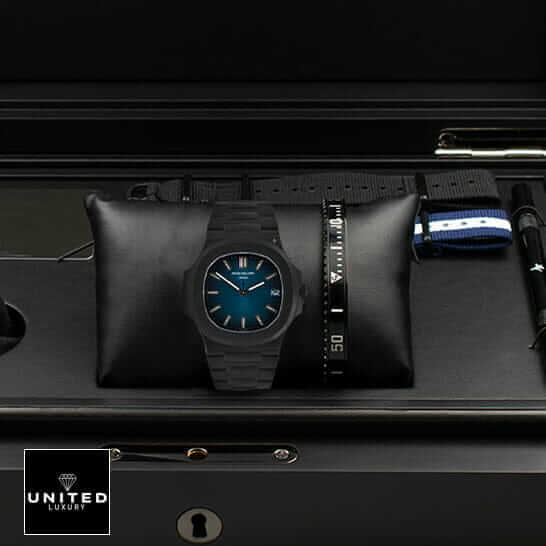 pathttek Philithtppe Geneve 5711 Blue Dial Black Case Replica in the box