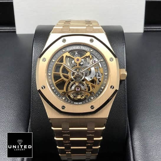 Audthtemars Pigthtuet Tourbillion Gold Replica on leather stand