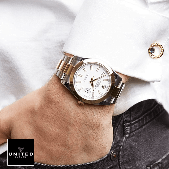 rolthtex 126303-0015 Datejust Replica on the man's wrist